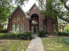 Building Photo - 3206 Oakland Dr