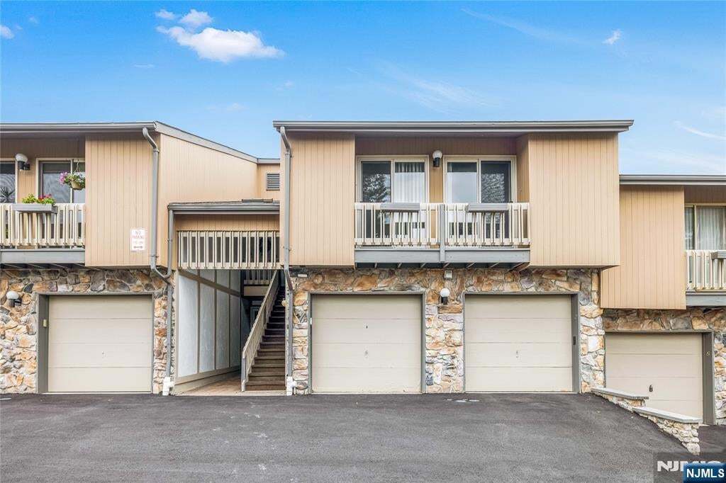 Foto principal - 8 Larkin Cir