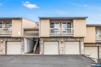 Building Photo - 8 Larkin Cir