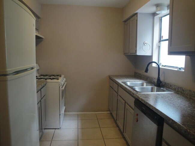 Foto del edificio - 2208 Bunker Hill Ct