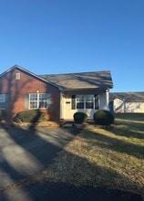 Building Photo - 1617 Classic Dr