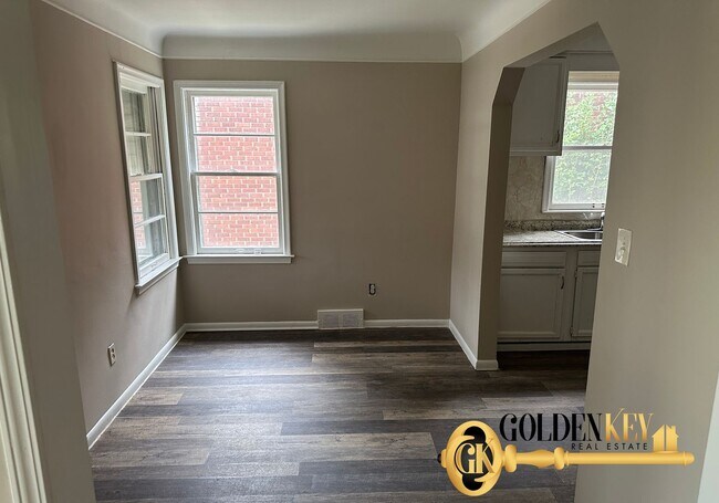 Building Photo - Newly Spacious 4 bed / 2 bath with garage ...