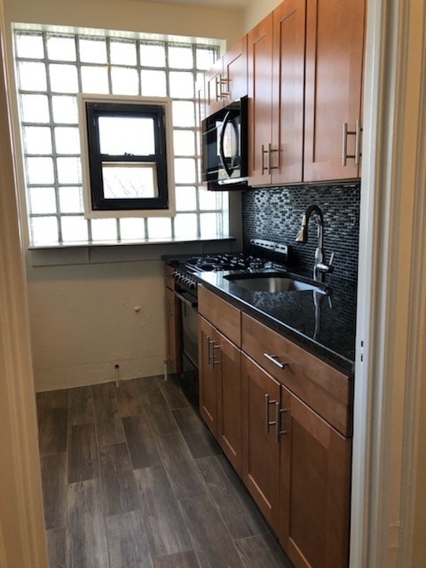 Building Photo - Art Deco Apartments on Lincoln Park