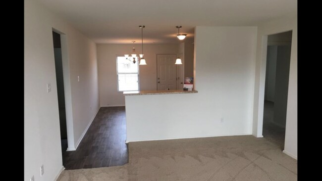 Foto del edificio - 3713 Remington Dr