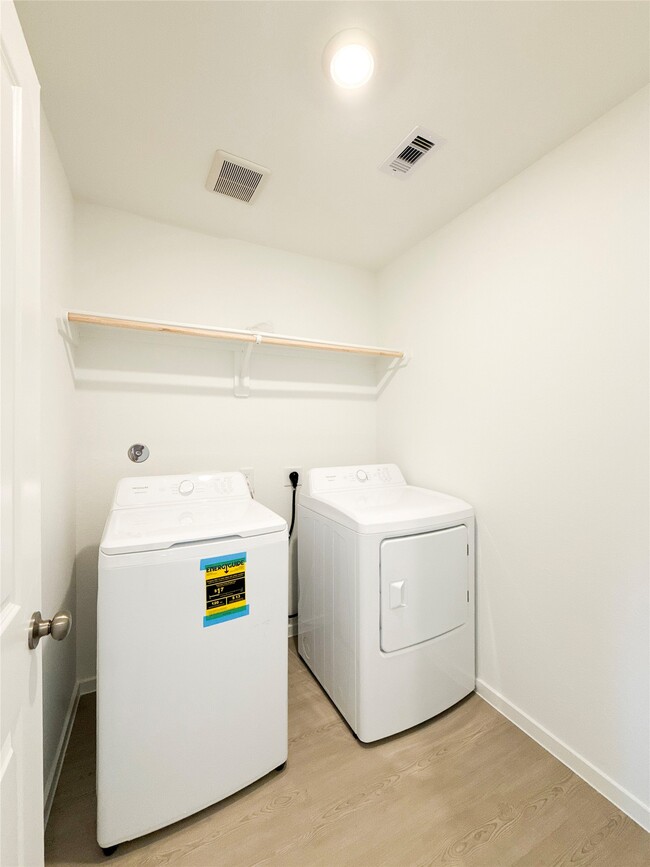 Foto del edificio - 15679 Plum Brk Dr