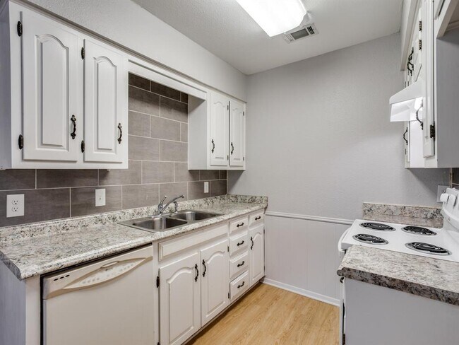 Building Photo - 502 E Worth St