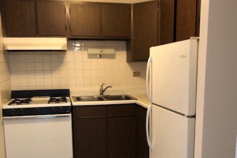 Kitchen - 8503 W Catherine Ave