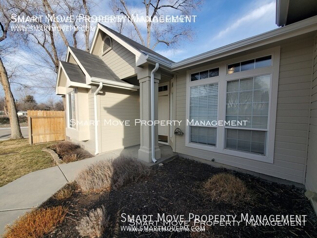 Building Photo - Cute 3 bd Home w/Bonus Room on Corner Lot,...
