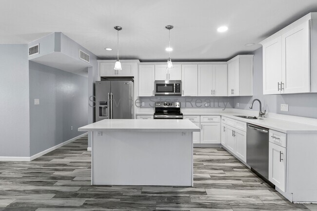 Building Photo - 5440 W Saguaro Dr