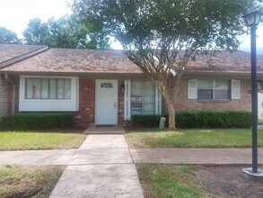 Building Photo - 1102 W Tri Oaks Ln