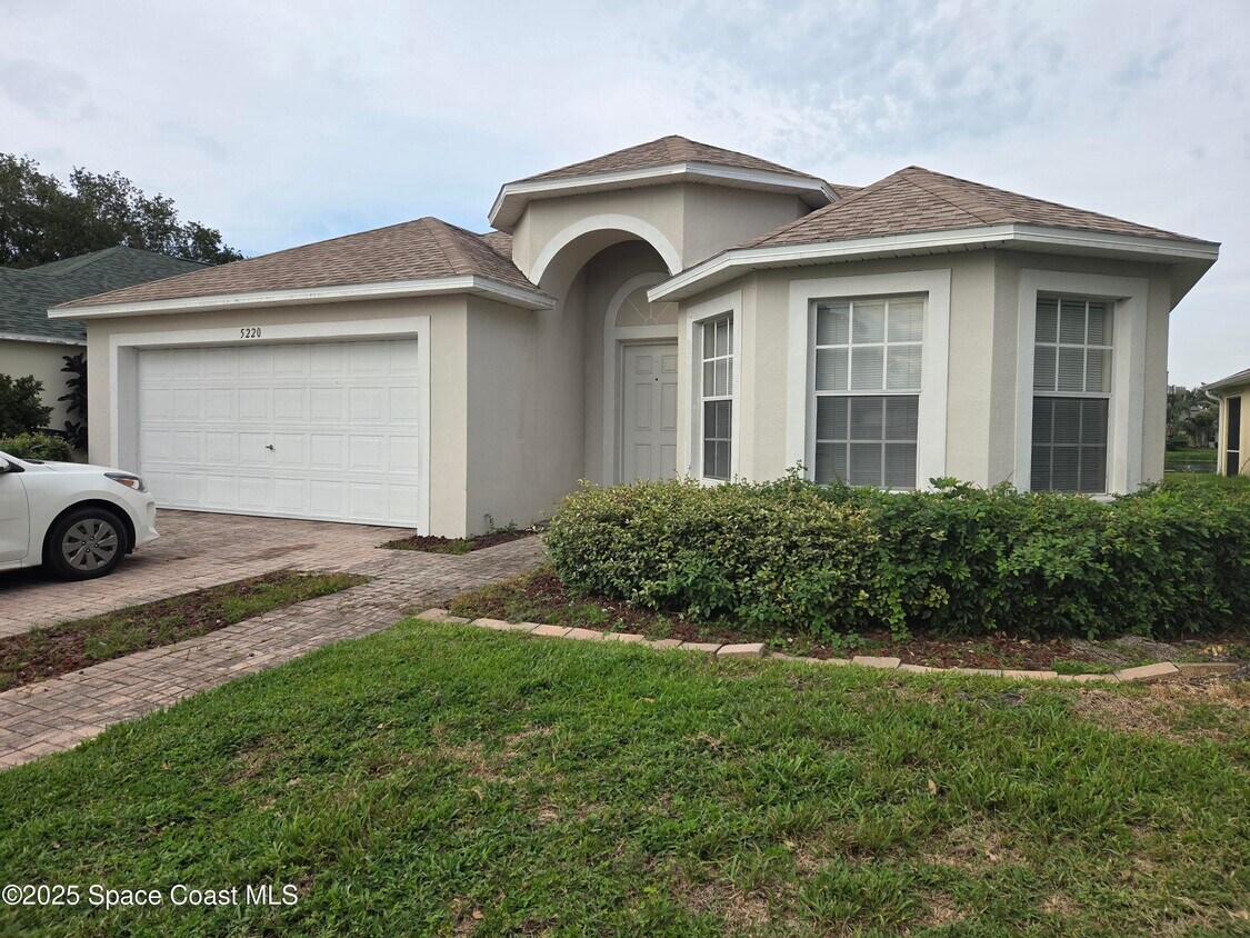 Foto principal - 5220 Somerville Dr