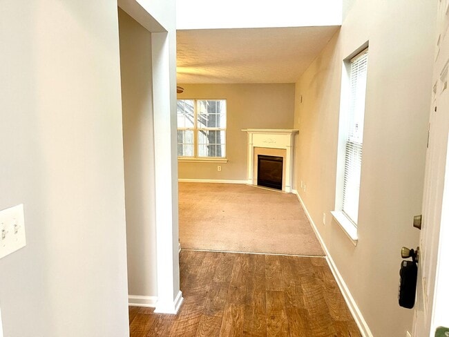 Building Photo - Welcome to this cozy and conveniently loca...