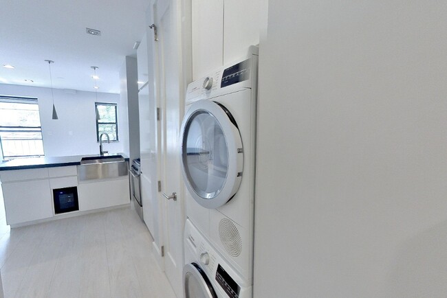 Building Photo - 195 Stanton St