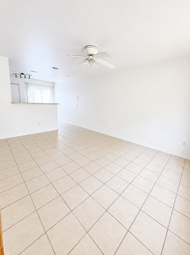 Building Photo - 3601 Malibu Ln