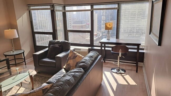 Foto del edificio - 30 E Huron St