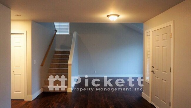 Building Photo - 3 Bedroom Poulsbo Home Within Walking Dist...
