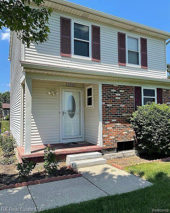 Building Photo - 2824 Roundtree Dr