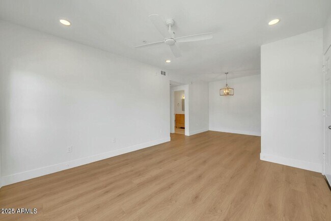 Building Photo - 1825 W Ray Rd