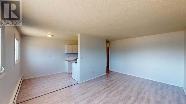 Photo du bâtiment - 9656-9656 Hillcrest Dr