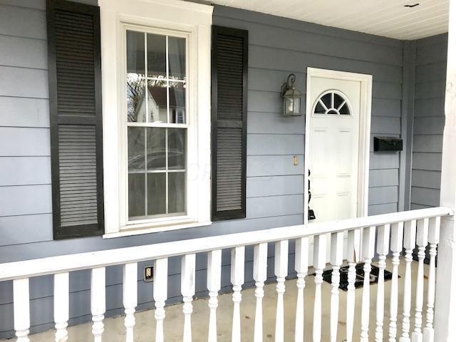 Porche delantero. - 711 E 6th Ave