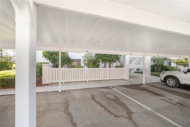 Foto del edificio - 1655 S Highland Ave