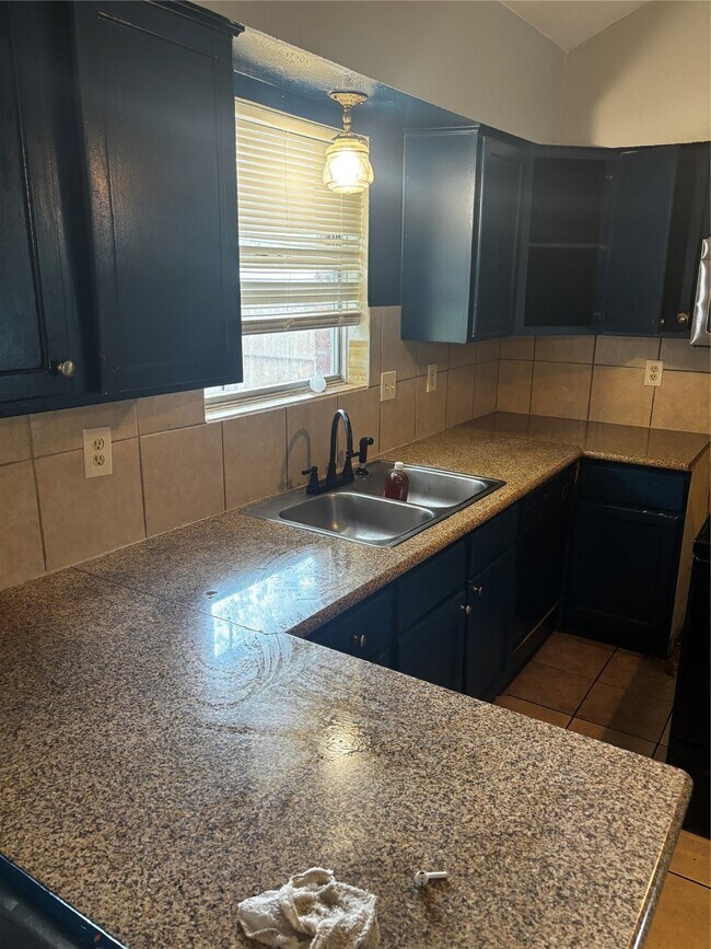 Foto del edificio - 7715 Waterchase Dr