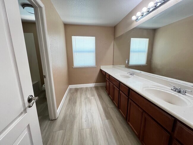 Foto del edificio - 1772 Ashtree Way