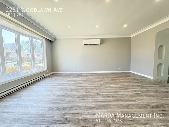 Building Photo - STUNNING & NEWLY RENOVATED 3-BEDROOM/1.5 B...