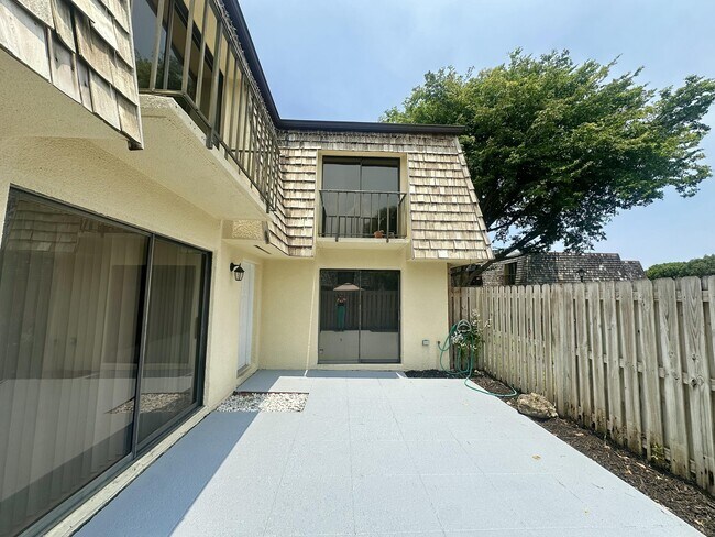 Foto del edificio - 173 Lake Arbor Dr