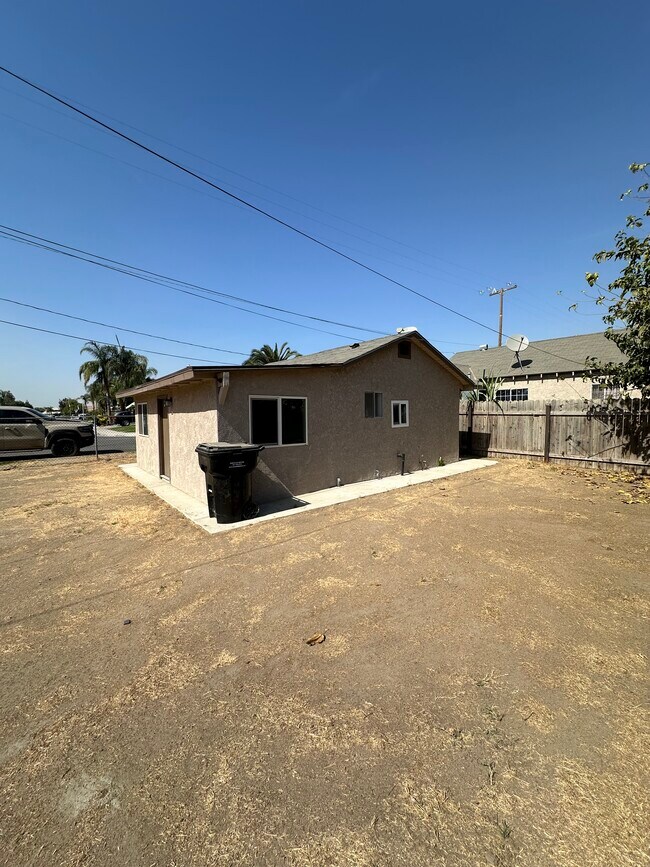Building Photo - 489 W Los Angeles Ave