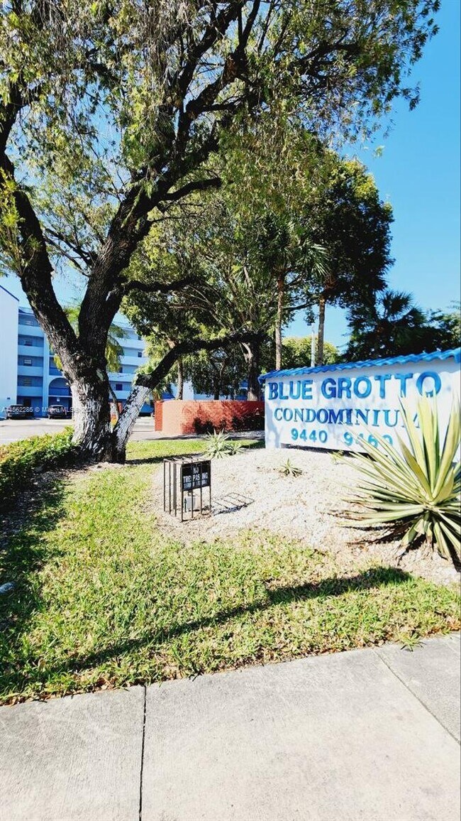 Building Photo - 9460 Fontainebleau Blvd