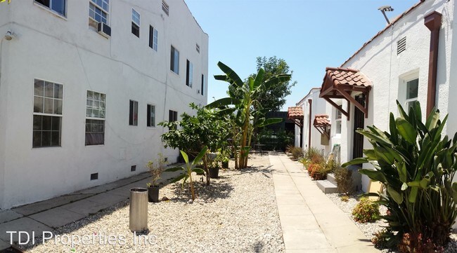 Building Photo - 1032 N Heliotrope Dr
