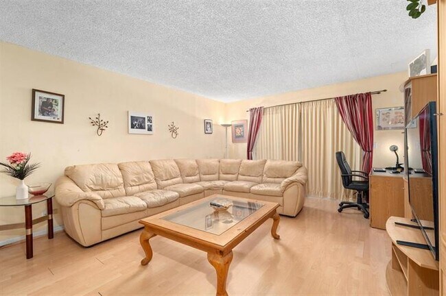 Foto del edificio - 628 NW 13th St