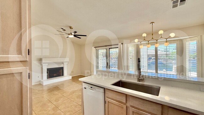 Building Photo - 1119 E Artesian Way