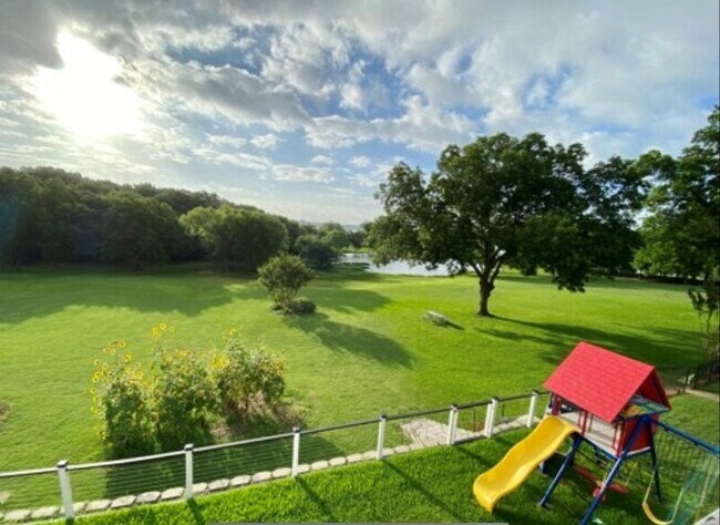 Foto del edificio - 4322 Duck Pond Ln