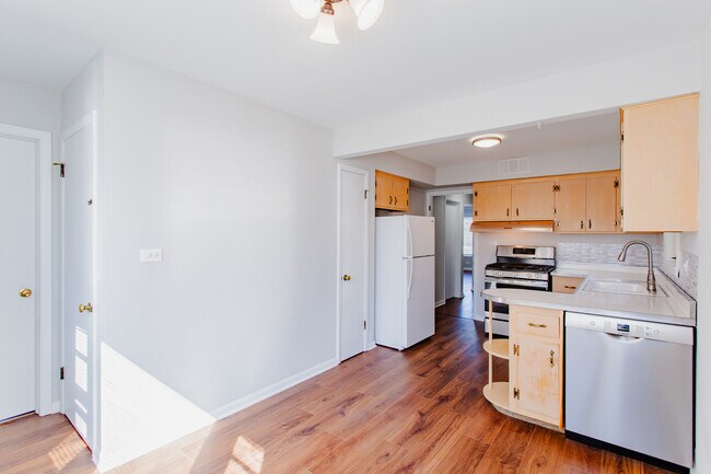 Foto del edificio - 7104 N Ottawa Ave