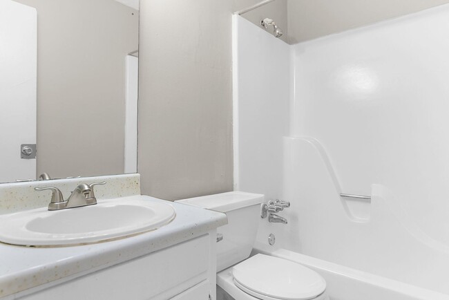 Interior Photo - Signal Hill - 1 Bedroom / 1 Bathroom Apart...