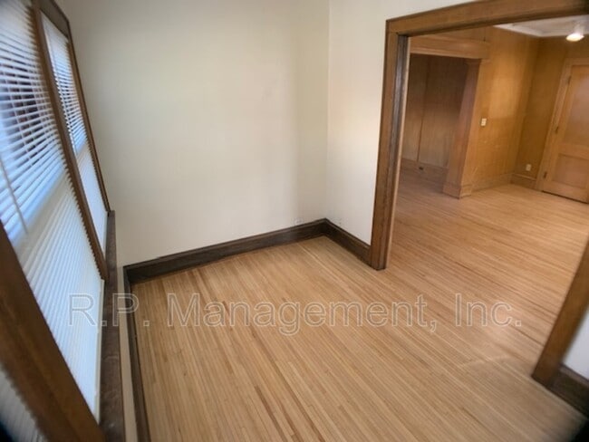 Building Photo - 1434 W 32nd St