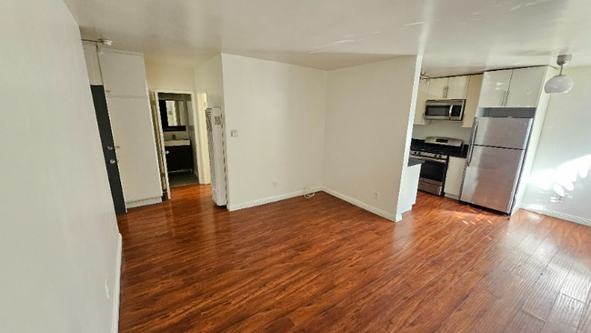 Building Photo - 933 S Gramercy Dr