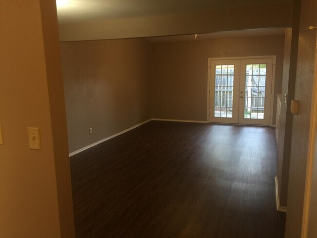 Foto del edificio - 2800 Longmire Dr