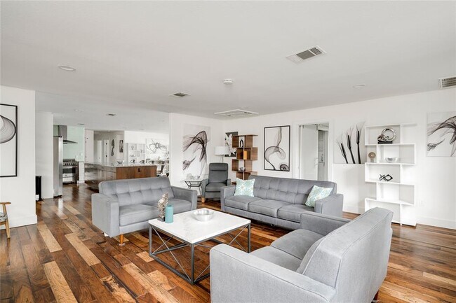 Foto del edificio - 2801 Cedarview Dr