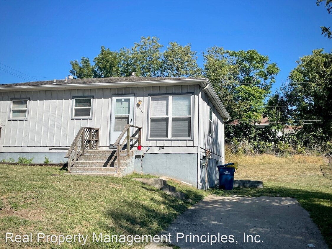 Primary Photo - 3 br, 2 bath House - 16002 E Elm St