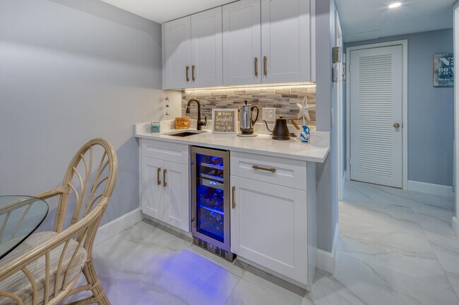 Foto del edificio - 3230 S Ocean Blvd