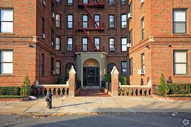 Building Photo - 1590 W 8th St