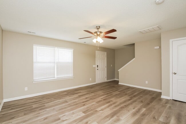 Building Photo - 141 Peterborough Dr