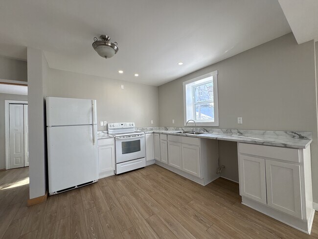 Building Photo - 74 St John St