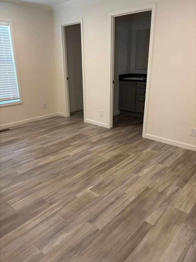 Building Photo - 173 Plum Dr