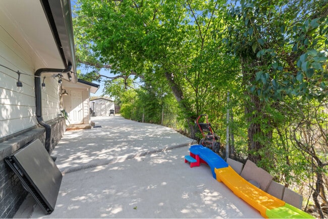 Building Photo - 3209 4th St