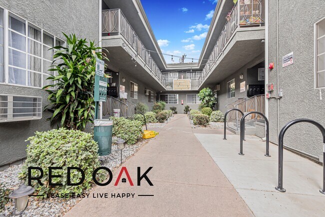 Foto del edificio - Cheerful, Spacious One Bedroom With Tons o...