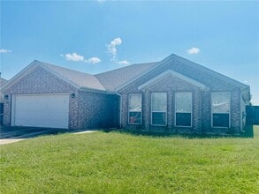 Building Photo - 4005 SW Carriageway Ave